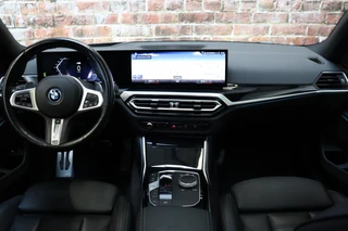 BMW 3 Serie Touring 330e High Executive M Sport Pakket Automaat  / Live Cockpit Professional / SOH 93 % / Driving Assistant / Panoramadak / Trekhaak / Leder / Harman Kardon / Innovation Pack / Parking Assistant / Travel Pack / Curved Display / 19 Inch / Shadow Line / 20