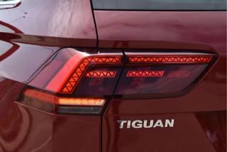 Volkswagen Tiguan 1.4 TSI ACT 150 pk Connected Series  NL-Auto | DAB | Elekt.trekhaak | Carplay | Cruise Control | Climate Control | NAP / 28