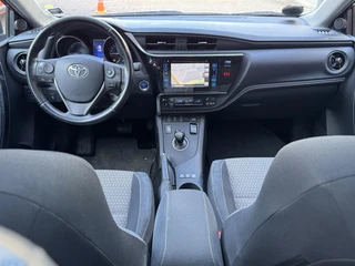 Toyota Auris 1.8 Hybrid Executive / 4