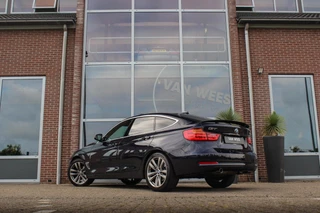 BMW 3-serie Gran Turismo 320i High Executive | Sport Line | NL auto | Keyless entry | Panoramadak | Xenon | HiFi audio | Navigatie Professional | Cruise control | M-sportstuur | PDC / 5
