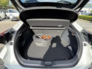Toyota C-HR 2.0 PLUG-IN HYBRID 220 FIRST EDITION STOEL/STUURVERW BLIND-SPOT PARK-SENSOREN NAVI APPLE/ANDROID EL-ACHTERKLEP 18" LM-VELGEN / 19