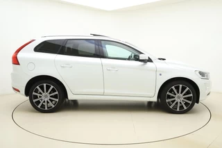 Volvo XC60 2.0 T5 FWD Ocean Race 245pk | Panoramadak | Elektrische stoelen | Verwarmde voorruit | Stoelverwarming | Handsfree kofferklep | Camera | Lederen bekleding | Afneembare trekhaak | 1.600kg trekgewicht | NL auto / 10