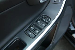 Volvo V60 2.0 T4 Momentum R-Design Camera achter | Parkeersensoren V+A | Navi / 20