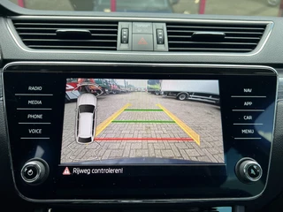 Škoda Superb Combi 1.5 TSI ACT Business Edition Plus  | Trekhaak | ACC | Carplay | Navi | Stoel/Stuurverw. | Sfeer | / 29