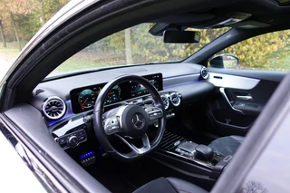 Mercedes-Benz A-Klasse 250 e Business Solution AMG Limited Pano / 22