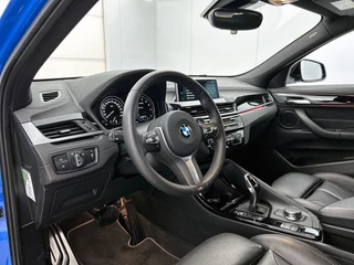 BMW X2 SDrive20i M Sport | Automaat | Cruise control | Stoelverwarming | Camera | HUD | Trekhaak / 12