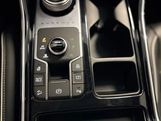 Kia SORENTO 1.6 T-GDI Plug-in Hybrid 4WD ExecutiveLine 7persoons / Panoramadak / 360 camera / head-up /dealer onderhouden / 34