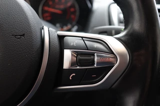 BMW 1 Series 118i Executive M Sport Pakket 5 deurs / Navigatie Professional / LED / Trekhaak / 18 Inch / Climate Control / Hifi / Parkeersensoren / Cruise Control / Extra Getint Glas / Bluetooth / Shadow Line / 31
