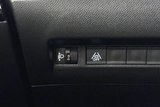 Peugeot e-2008 EV Allure Pack 50 kWh Stoelverwarming Camera Apple CarPlay / 24