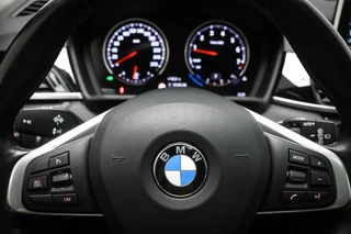 BMW X1 xDrive20i High Executive | PANORAMADAK | HEAD UP | STOELVERWARMING | TREKHAAK / 37