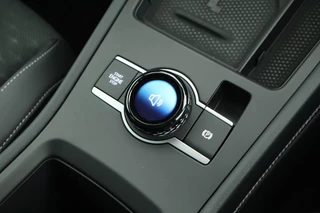 Volkswagen T-Roc 1.5 eTsi 150pk DSG R-Line First Edition Trekhaak Camera Keyless Stoelverwarming Virtual Cockpit Carplay / 38