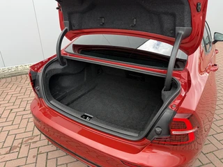 Volvo S60 2.0 T4 R-Design 190pk | Org. NL Top staat! / 32