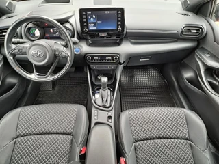 Toyota Yaris 1.5 HYBRID EXECUTIVE HEAD-UP STOELVERWARMING BI-TONE PARK-SENSOREN HALF-LEDER 17"LM-VELGEN PRIVACY-GLASS / 4