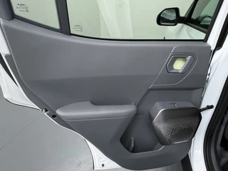Kia EV2 Plus 61 kWh  - Navigatie - Achteruitrijcamera - Adaptief cruise control - Stoelverwarming - Stuurverwarming - Nieuw uit voorraad leverbaar / 36