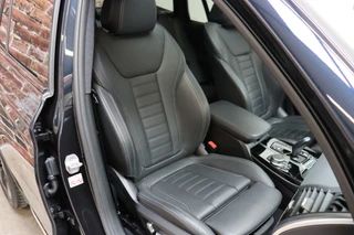BMW iX3 High Executive 80 kWh Automaat  / Driving Assistant Professional / SOH 97% / Live Cockpit Professional / Trekhaak / Panoramadak / Adaptief Onderstel / Leder / Harman Kardon / Shadow Line / Head-Up Display / Adaptieve LED-koplampen / DAB / 20 Inch / 19