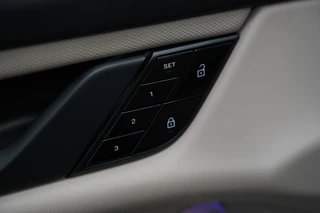 Porsche Taycan Performance 84 kWh  ACC Panoramadak Leder Memory Seats / 14