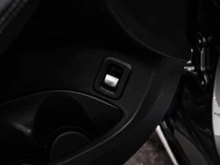 Mercedes-Benz C-klasse Estate 180 Premium | LED | Trekhaak | Camera | Apple CarPlay/Android Auto | Stoelverwarming | Dodehoekdetectie | Dealeronderhouden / 36