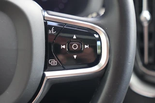 Volvo XC60 T6 Recharge AWD Plus Dark | Longe Range | Stoelverwarming | Parkeercamera | Panoramadak | Pilot Assist  | Leder | Keyless / 35