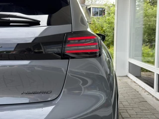 Peugeot 208 1.2 Hybrid 145 e-DCS6 GT | Alcantara | Stoelverwarming + massage | Achteruitrijcamera | Cruise | Apple Carplay/Android / 25