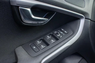 Volvo V40 2.0 T2 Inscription Parkeersensor achter|Bleutooth|Airco / 18