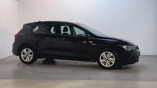 Volkswagen Golf 1.0 TSI 110pk Life Sfeerverlichting Navigatie App-Connect DAB+ / 12