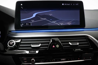 BMW 5-serie 530e xDrive M-Sport | CAMERA | TREKHAAK | DAB | APPLE / 43