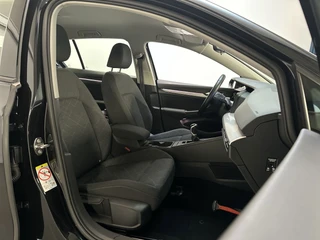 Volkswagen Golf 1.0 TSI 110pk Life Sfeerverlichting Navigatie Parkeersensoren App-Connect / 6