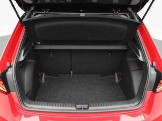Škoda Fabia 1.0 TSi Monte Carlo 115 Pk Automaat | Stoelverwarming | Camera | Climatronic | CarPlay | Cruise Control | 17 Inch | 27.303 Km !! / 19