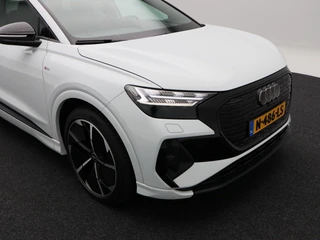 Audi Q4 e-tron 40 Launch edition S Competition 77 kWh 204 Pk | Stoelverwarming | Panorama dak | Adaptive Cruise | Matrix LED | Camera | CarPlay | 21 inch | 93.167 Km !! / 14
