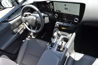 Lexus NX 450h+ AWD 35th Edition DIRECT LEVERBAAR TREKHAAK 1500KG PANODAK TRIPLE-LED 360-CAM / 38