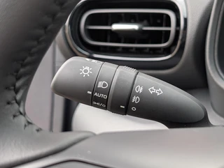 Toyota Yaris 1.5 Hybrid 130 Executive BI-TONE PDC BLIND SPOT CLIMATE STUUR- EN STOELVERWARMING / 15