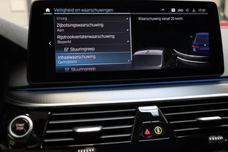 BMW 5 Serie Touring 530e High Executive M Sport Pakket Automaat  / Live Cockpit Professional / SOH 87% / Panoramadak / Trekhaak / Driving Assistant Professional / Comfortstoelen / Laserlight / Head-Up Display / Adaptief Onderstel / DAB / Parking Assistant / Hifi / 43