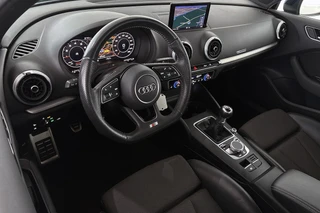 Audi A3 Sportback 30 TFSI Advance Sport S-Line Trekhaak Stoelverwarming Navi Virtual / 6