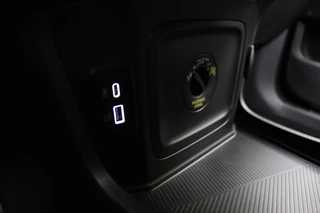 Omoda 9 Premium Hybride 537 PK Automaat | NIEUW MODEL | DEMO | Mat lak | Schuif/kanteldak | Lederen bekleding | Massagestoelen | Keyless | Stoel & Stuurverwarming | 7 jaar garantie / 49