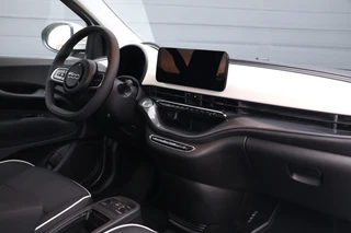 Fiat 500e Urban Comfort 42 kWh  Keyless/Stoelverw/CarPlay/Camera/Dodehoek/Pdc/15" / 14