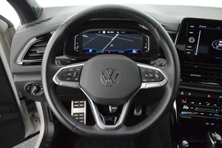 Volkswagen T-Roc 1.5 TSI 150pk DSG R-Line Business+ Black Style Trekhaak Camera IQ.Light Panoramadak Virtual Cockpit Navigatie / 20