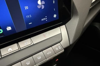 Opel Astra 1.2 Turbo Business Edition | Navigatie | Climate control | Camera | CRuise control | Lichtmetalen velgen | Keyless | Extra getint glas / 29