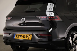 Volkswagen Golf 1.5 eHybrid GTE | LEDER | PANORAMADAK | HEAD UP | STOELVENTILATIE | STUURVERWARMING | TREKHAAK | 18" / 26