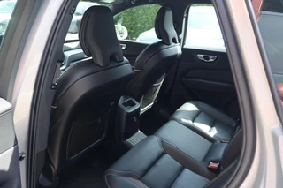 Volvo XC60 T6 Recharge AWD Plus Bright | Stoelverwarming | Trekhaak  | Parkeercamera | Panoramadak | Long Range |   Memory Stoelen | Keyless / 24