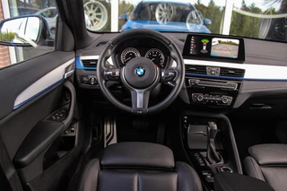 BMW X1 xDrive25e High Executive M sport | 1e eigenaar | Dealer onderhouden | Panoramadak | Apple Carplay | Camera | LED adaptief | Head-up | Stoelverwarming | Cruise control / 11