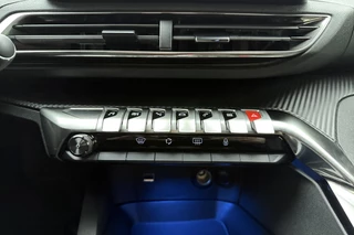 Peugeot 3008 1.2 Hybrid 136 Allure | DEMO | Elektr. achterklep | Navigatie | Achteruitrijcamera | Climate Control | Half lederen bekleding | Keyless Entry / 30
