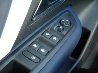 Citroen Ë-C4 Collection 156pk Extended range 54 kWh |  Apple Carplay | Camera | Navigatie | Keyless | Stoelverwarming |  Cruise Control | LED / 14