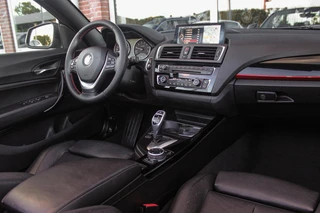 BMW 2-serie Cabrio 220i Sport | Origineel NL | Cruise control | Stoelverwarming | Xenon | Sportstoelen | HiFi audio | Navigatie Professional | Sportstuur | Chrome Line | Keyless entry / 12