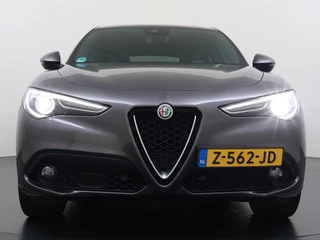 Alfa Romeo Stelvio 2.2 JTD AWD Veloce Automaat | VAN: € 34.900- VOOR: € 32.877,- UW HERFSTVOORDEEL: € 2.023,- | CAMERA| STOEL + STUURVERWARMING + MEMORY| KEY LESS ENTRY | LEDER | ADAPT. CRUISE CONTROL | 12 MND BOVAG GARANTIE / 5