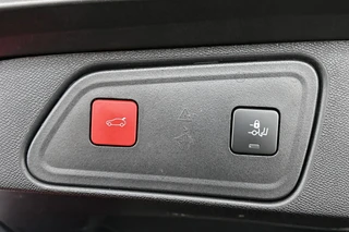 Peugeot 3008 1.6 HYbrid4 300 Blue Lease GT Pano Trekhaak FOCAL Stoelverwarming / 45