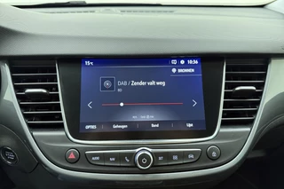 Opel Crossland 1.2 Turbo Ultimate 110 PK | Navigatie | Alcantara bekleding | Climate control | Camera | DAB Radio | Extra getint glas | Keyless / 30