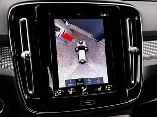 Volvo XC40 1.5 T5 Recharge R-Design NL-auto | Schuif- Kanteldak | H&K | Trekhaak | Stoelverwarming | Memory | Adaptive Cruise / 19