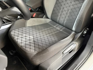 Volkswagen Polo 1.0 TSI R-Line | 110PK | IQ.Drive pakket | Virtual | Full LED Matrix Beam | Camera | Discover Pro | Clima |Ambient / 46