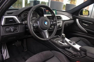 BMW 3-serie Touring 318i Corporate Lease Executive | M Sport pakket | Stoelverwarming | LED | Navigatie Professional | Bluetooth | Sportstoelen | M-sportstuur | PDC | Shadow Line / 13