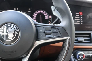 Alfa Romeo Giulia 2.0T SUPER AUT ORIG.NL/A.CarPlay/Ad.Cruise/Stuur&Stoelverw./18inch 114dkm! / 55